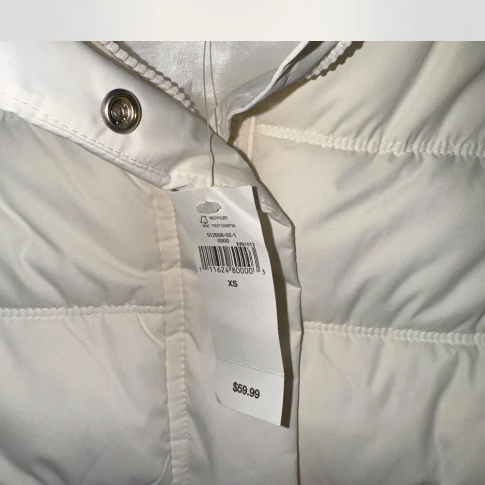 NWT. GAP Women's Cream Quilted Vest.size XS - Picture 3 of 4